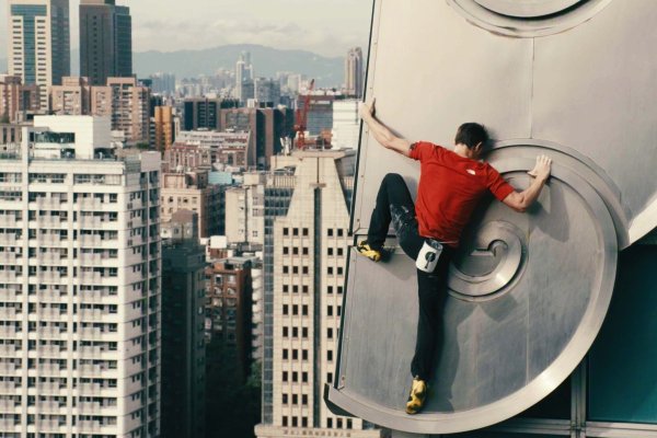 ¿Qué mueve a un deportista a trepar sin ayuda un rascacielos de 508 metros?