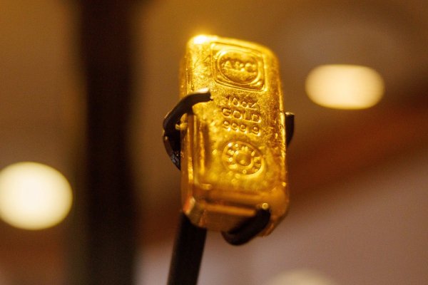 Oro y plata se desploman tras un giro brusco del dólar y en medio de una volatilidad que sacude a los metales
