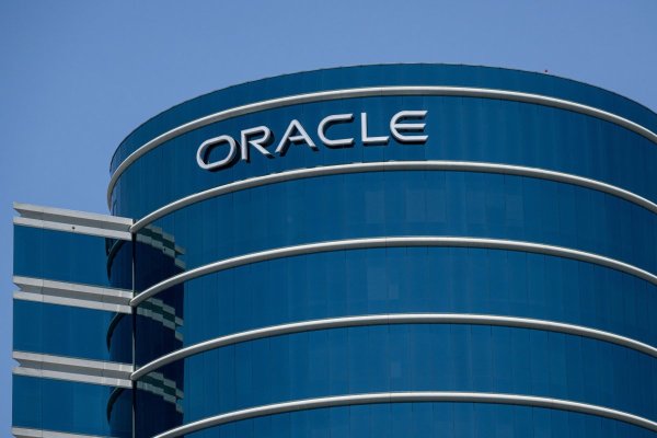 Oracle planea recaudar hasta US$ 50 mil millones en 2026 para expandir su nube