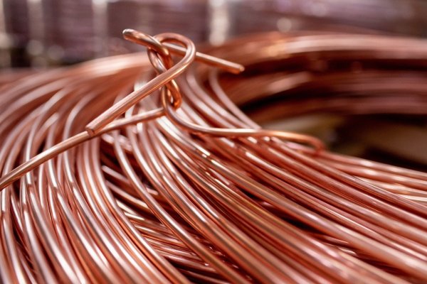 Cochilco sube la apuesta y estima precio del cobre promedio de US$ 4,95 la libra para 2026 y de US$ 5 el próximo año
