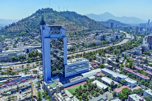 Europea Millicom toma la delantera en las últimas negociaciones para quedarse con Telefónica Chile