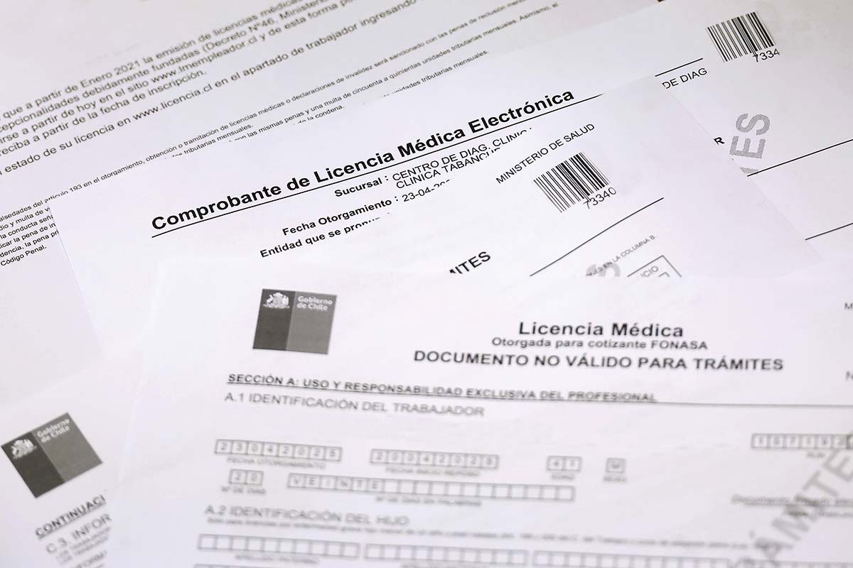 <p>Escándalo por licencias médicas: Nuevo balance de Dipres amplía a 29 mil la cifra de funcionarios que hicieron mal uso de reposo médico</p>