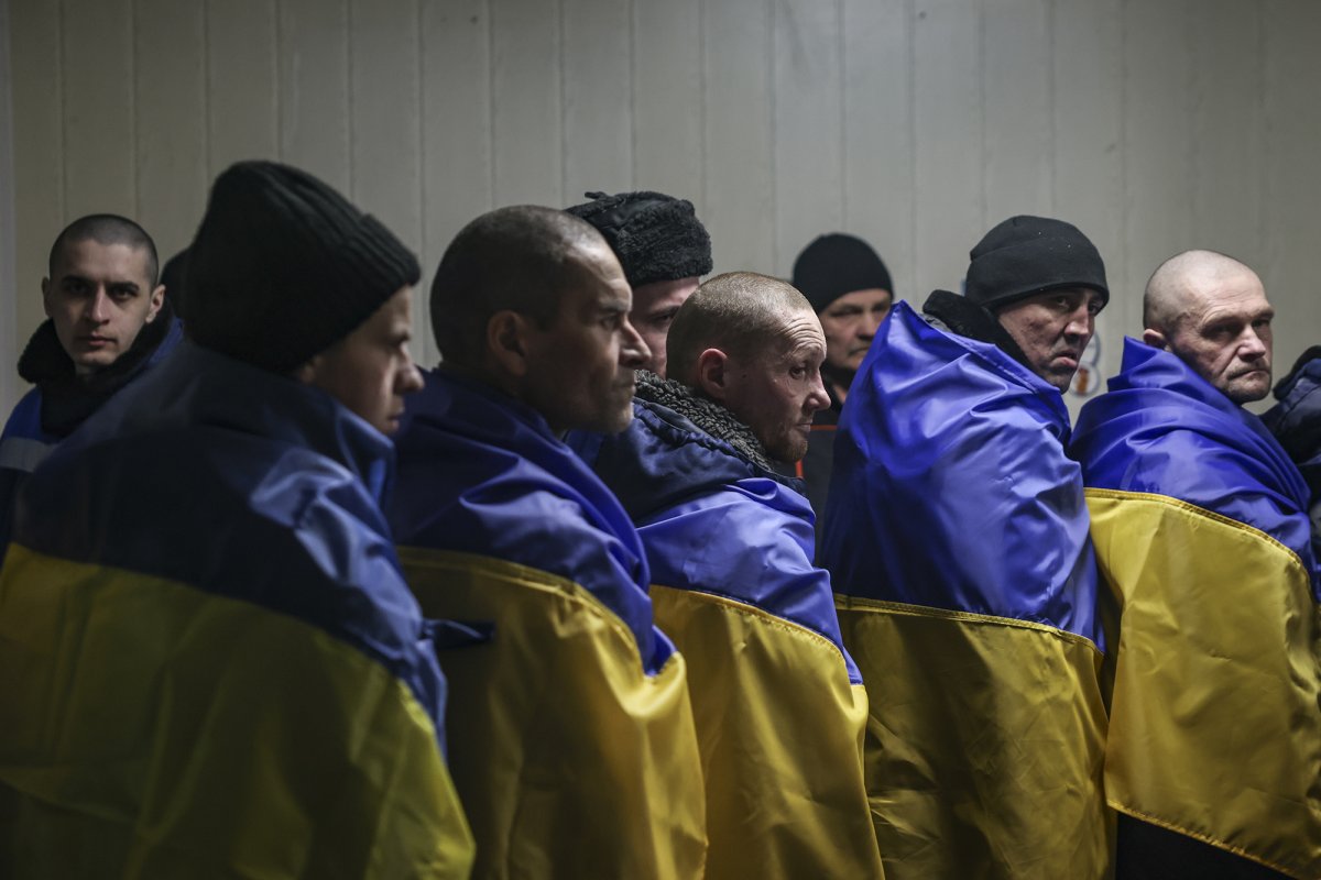 <p>Rusia pacta intercambio de prisioneros con Ucrania y reinicia diálogo militar con EEUU</p>