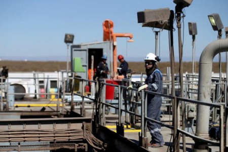 Las empresas nacionales de Argentina lideran el auge del petróleo y el gas mientras las grandes multinacionales salen del país