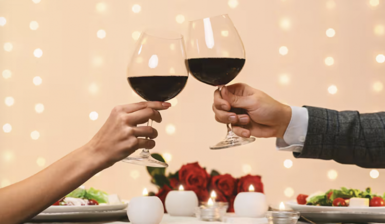<p>A días de San Valentín: restaurantes argentinos buscan sostener la demanda con cenas low cost</p>
