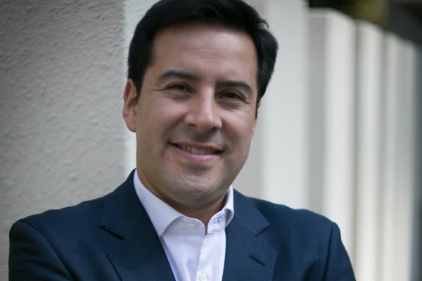 <p>Profesor Mario Valderrama publica segunda edición de Conceptos Fundamentales de los Mercados Financieros</p>