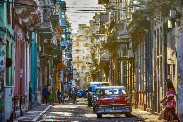 <p>Dispares reacciones en la oposición ante confirmación del Gobierno de ayuda humanitaria a Cuba</p>