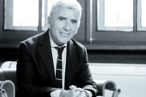 Carlos Peña sobre Kast: "Ha empleado su vida familiar como recurso político (…) Siendo así, es legítimo someter a escrutinio y a crítica la actitud que mantiene con su cónyuge en público”