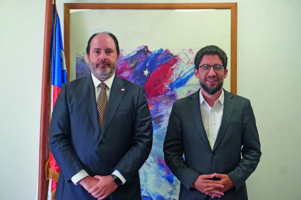 <p>Reducción de jornada y reforma de pensiones destacan en primera bilateral en el Ministerio del Trabajo</p>