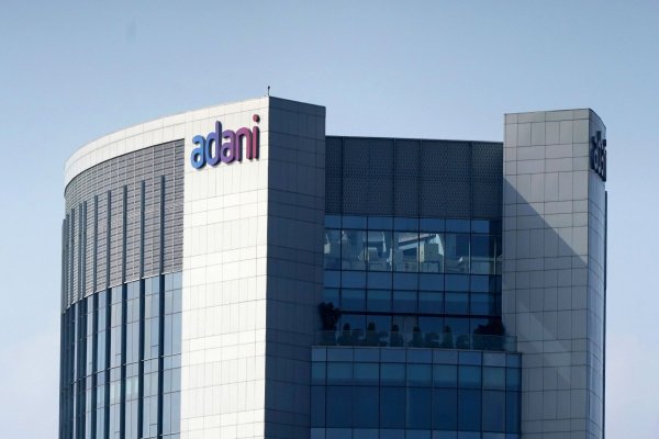 Adani invierte US$ 100 mil millones para impulsar las ambiciones de India sobre IA