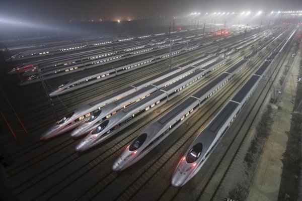<p>China impulsa red de trenes rápidos para acelerar la mayor migración humana del mundo</p>