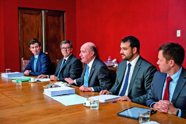Equipo económico de Kast refuerza hoja de ruta fiscal: meta y ajuste se buscarán desde el día uno tras heredar mayor déficit