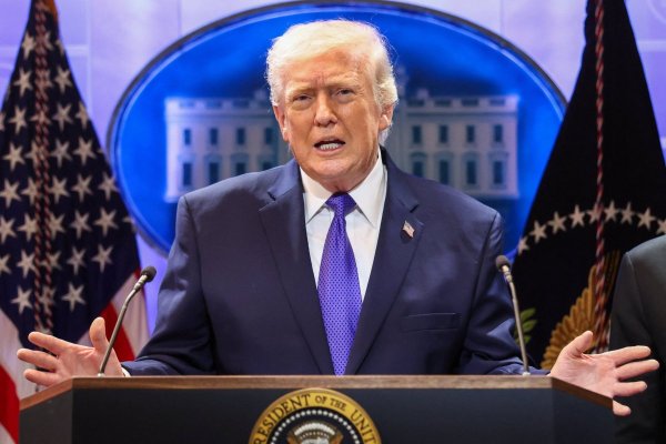 Corte Suprema de EEUU frena aranceles de Trump y el mandatario responde con amenaza de nuevo gravamen global de 10%