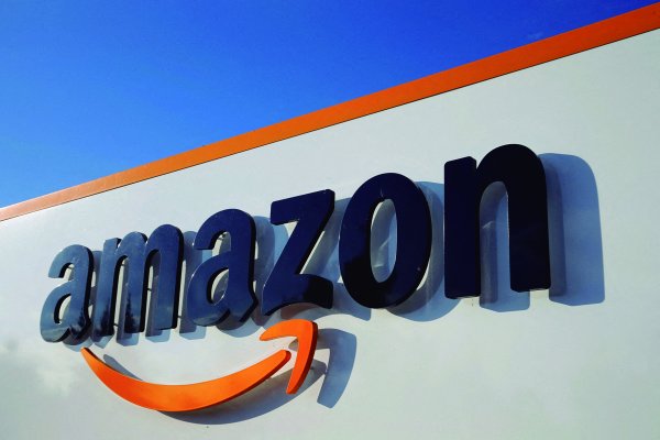Amazon apuesta US$ 200.000 millones a la IA pero su acción cae 15% en 2026