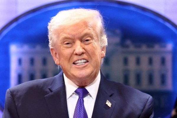 Tras el fallo judicial, Trump dice que arancel global de EEUU aumentará del 10% al 15%