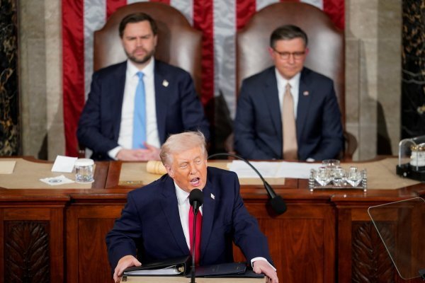 Donald Trump condena las "siniestras" ambiciones nucleares de Irán en el discurso sobre el Estado de la Unión