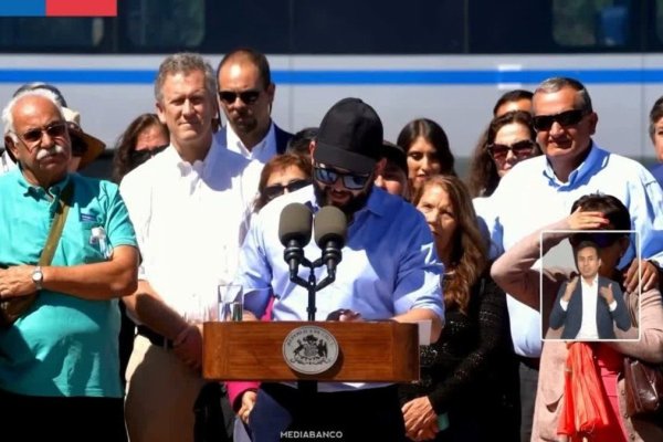 <p>Ahora en DF | Boric respalda a Muñoz en polémica por proyecto de cable a China: "Ha hecho una tremenda pega"</p>