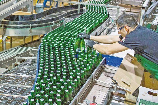 CCU cierra el año con una baja de 27% en las utilidades, desafiada por las operaciones en Argentina y caídas en el negocio del vino