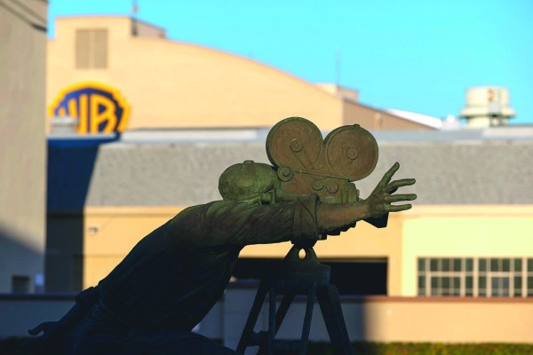 Paramount cierra un acuerdo para la compra de Warner Bros tras la salida de Netflix