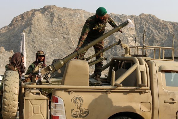 Pakistán bombardea Kabul y bastiones talibanes: conflicto amenaza con escalar a guerra abierta