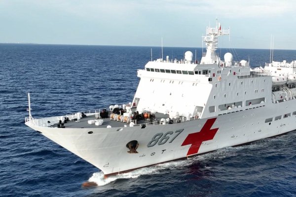 ¿Nuevas tensiones con Beijing? Rechazan operativo sanitario de buque-hospital chino que recaló en Valparaíso