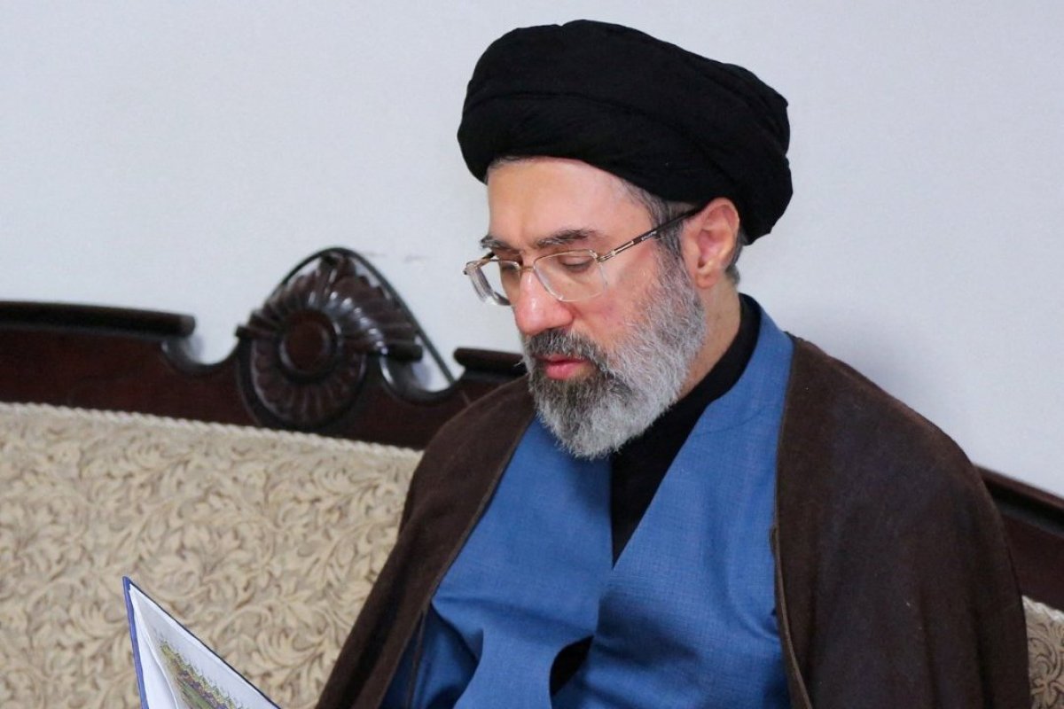 <p>Mojtabá no se encontraba en Teherán durante el ataque que destruyó el complejo del líder supremo el fin de semana. Foto: Reuters</p>