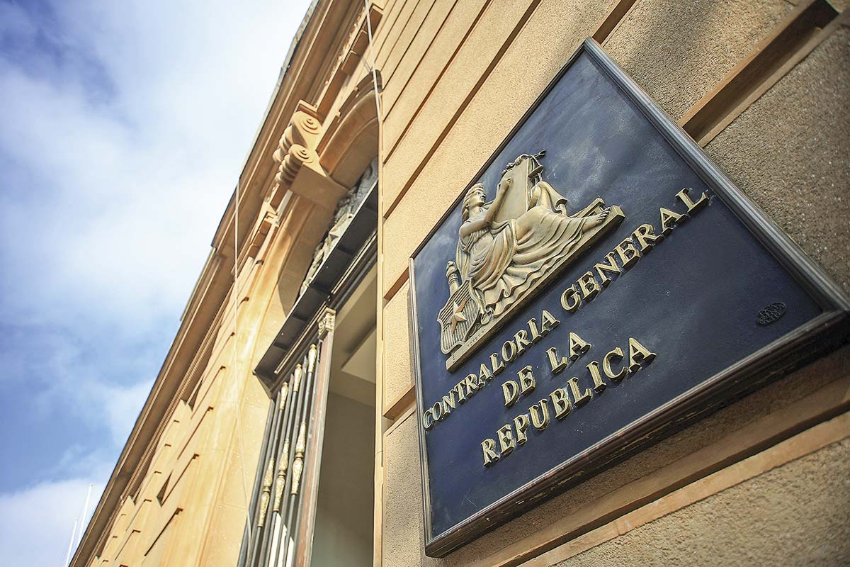 <p>Contraloría redefine las reparticiones y actos que deberán pasar por su “toma de razón”</p>