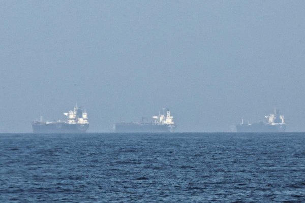 Los costos de seguros en el Golfo se disparan 12 veces pese a la garantía de Trump
