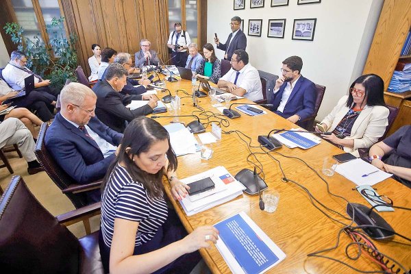 Proyecto de sala cuna entra en nueva fase y comisión abre plazo para cambios hasta el 30 de marzo