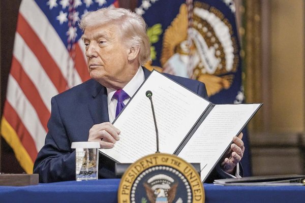 Estados de EEUU presentan demanda para detener los últimos aranceles globales de Trump