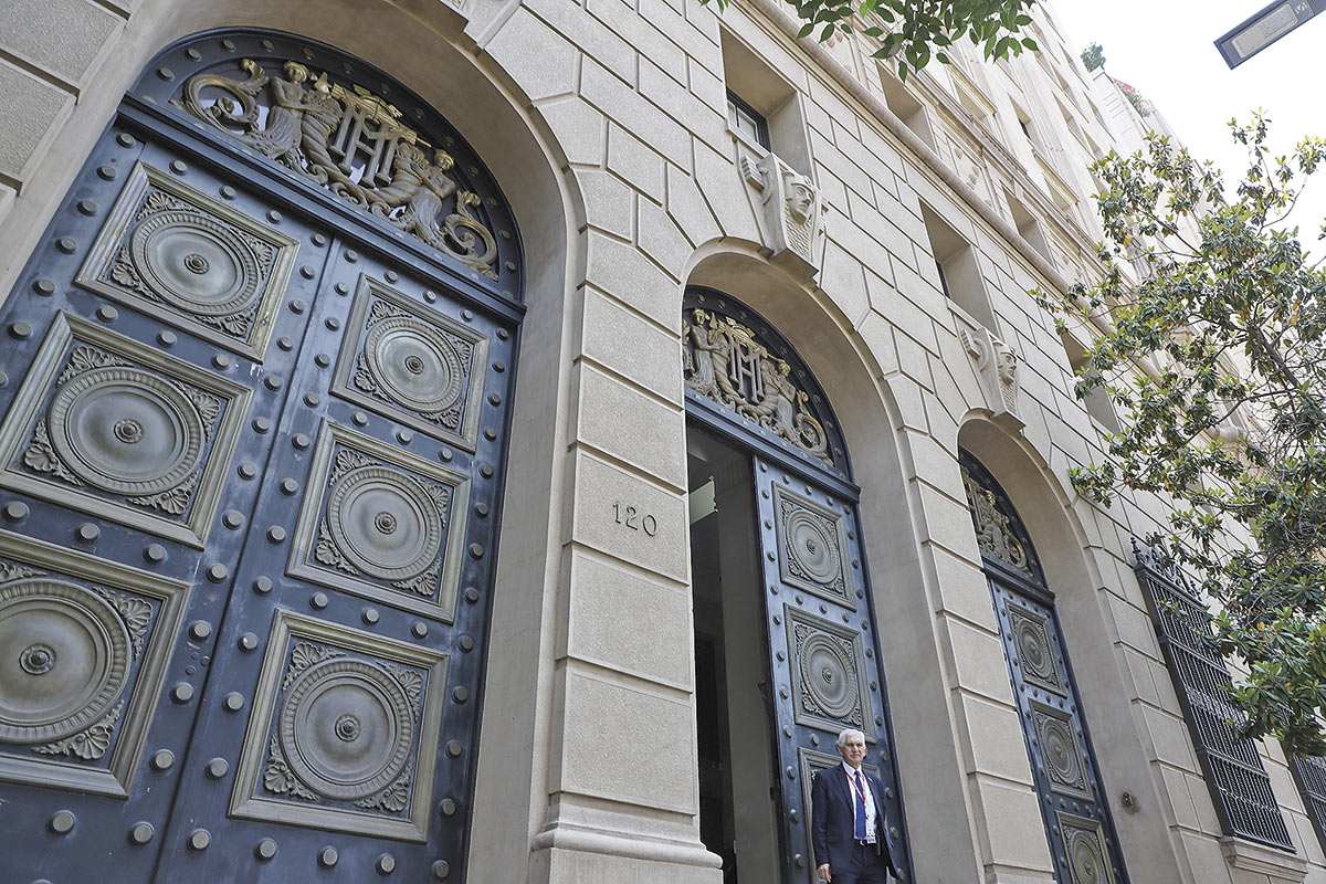 <p>La OCDE alerta por "inflación de calificaciones” e inequidades por distintas modalidades de contratos en el sector público en Chile</p>