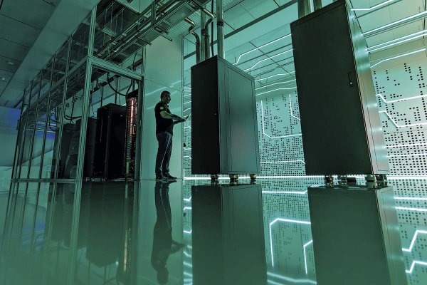 La ola de M&A en grandes eléctricas que desató el auge de la IA y la carrera que viene