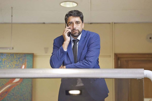 Diputado Barría asegura que la DC, el PDG y el oficialismo sellaron acuerdo por la mesa y fuentes indican que si se confirman votos, Pamela Jiles estaría el primer año