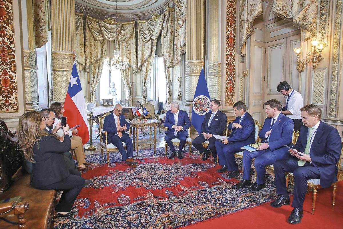<p>Kast recibió también al Secretario General de la OEA, Albert Ramdin. Foto: Aton.</p>