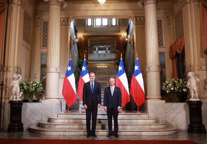 <p>El rey Felipe de España brindó por el futuro de Chile: “Trabajaremos codo a codo por el bienestar de todos”</p>