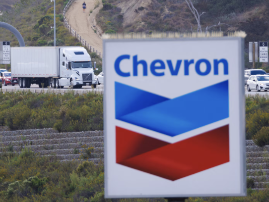 <p>Chevron dice que Milei debe tomar más medidas para desregularizar la economía de Argentina para aprovechar el auge de petróleo de esquisto en el país</p>