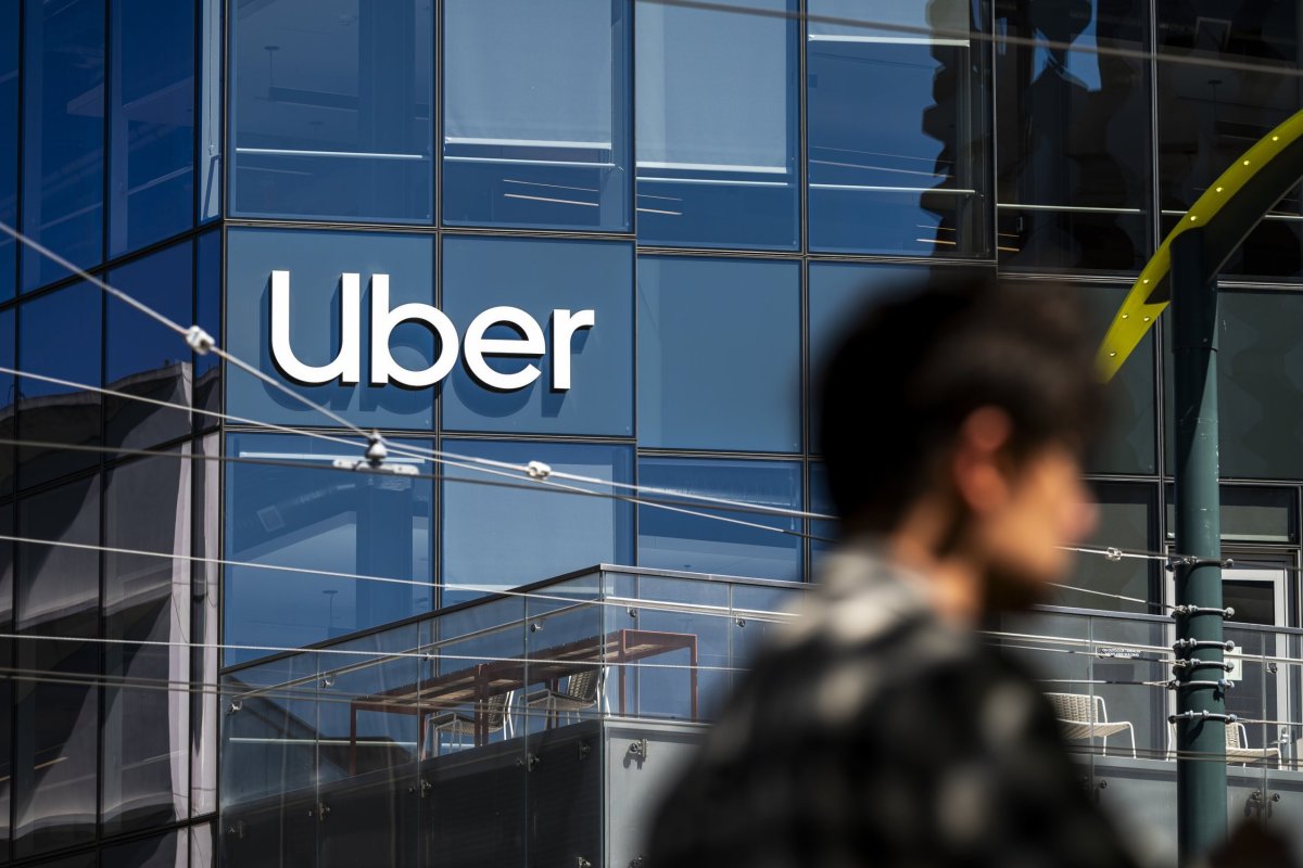 <p>Uber llega a un acuerdo con Zoox de Amazon para ofrecer viajes en robotaxi</p>