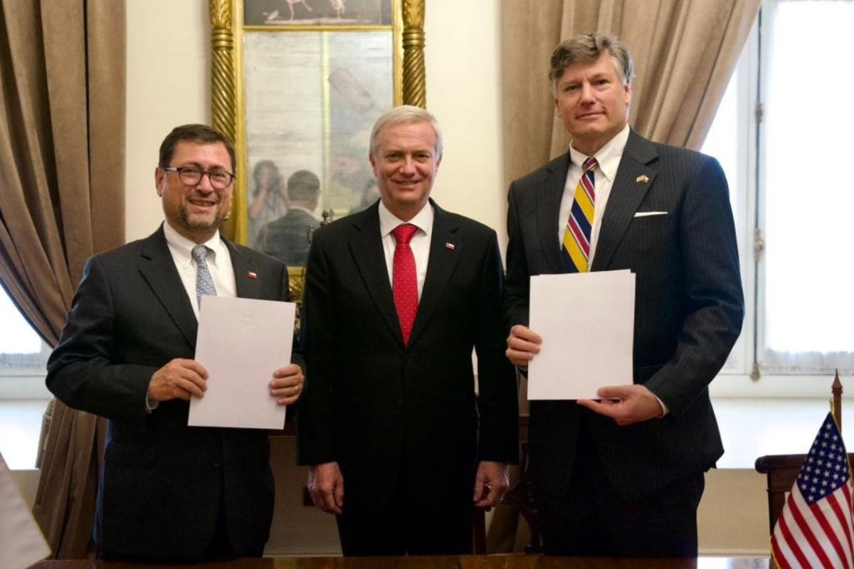 <p>El canciller Francisco Pérez Mackenna junto al Presidente Kast y el vicesecretario de Estado de EEUU, Christopher Landau.</p>