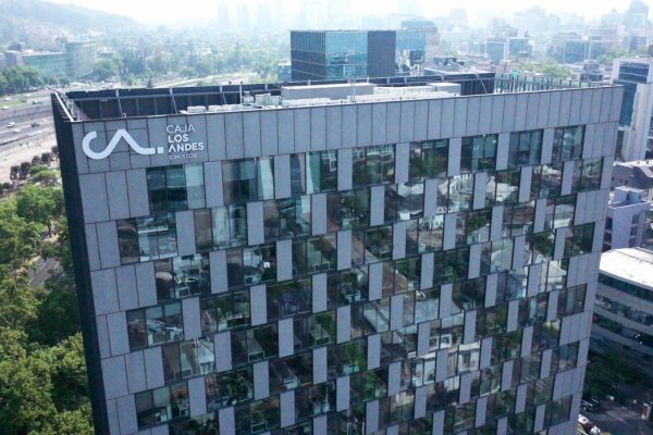 Caja Los Andes aprovecha caída de tasas en UF y levanta más de US$ 130 millones para entregar créditos sociales