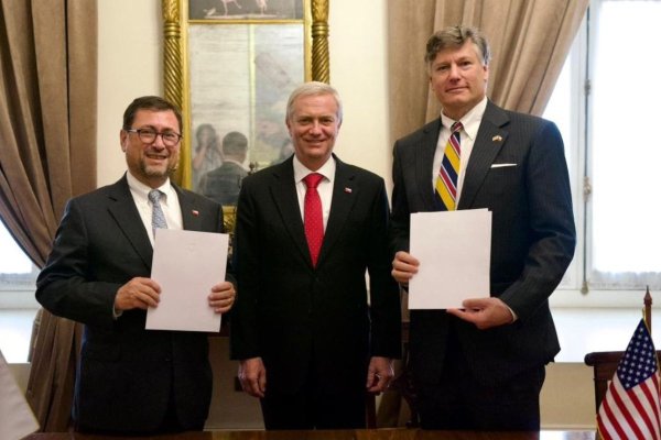 <p>El canciller Francisco Pérez Mackenna junto al Presidente Kast y el vicesecretario de Estado de EEUU, Christopher Landau.</p>
