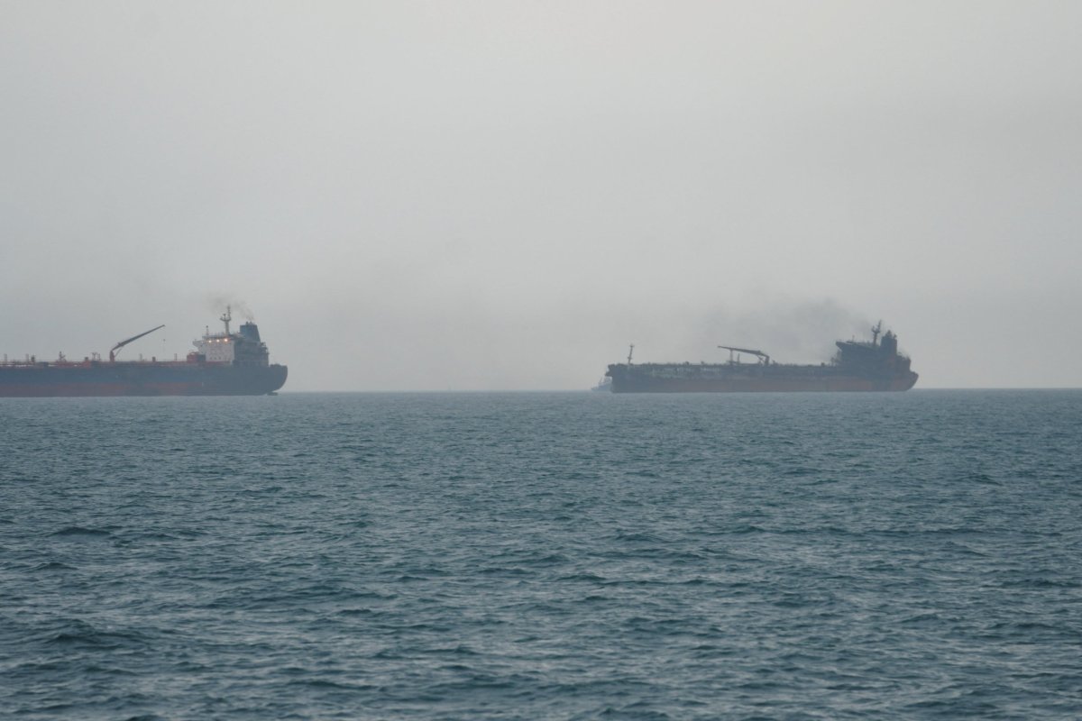 <p>Petroleros extranjeros en las aguas de Irak. (Foto: Reuters)</p>