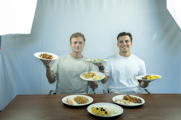 Emprender frente a la cámara: Piru Cisternas y Nicolás Pirozzi construyen nutrIA en público