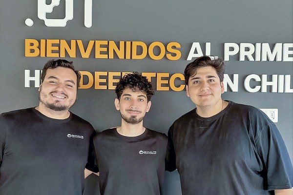 <p>Francisco Jara, Mateo Carvajal y Juan Varas, fundadores de Bionaute.</p>