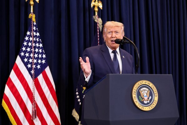 <p>“Es lógico que quienes se benefician del estrecho ayuden a garantizar que no ocurra nada malo allí”, dijo Trump. Foto: Reuters</p>