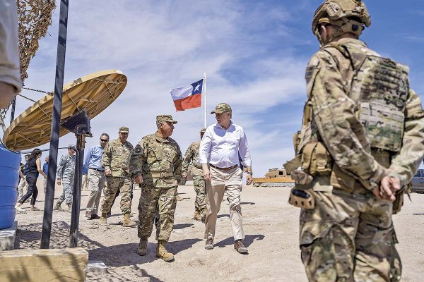 Kast inicia en Arica plan para frenar la migración irregular con barreras en la frontera norte