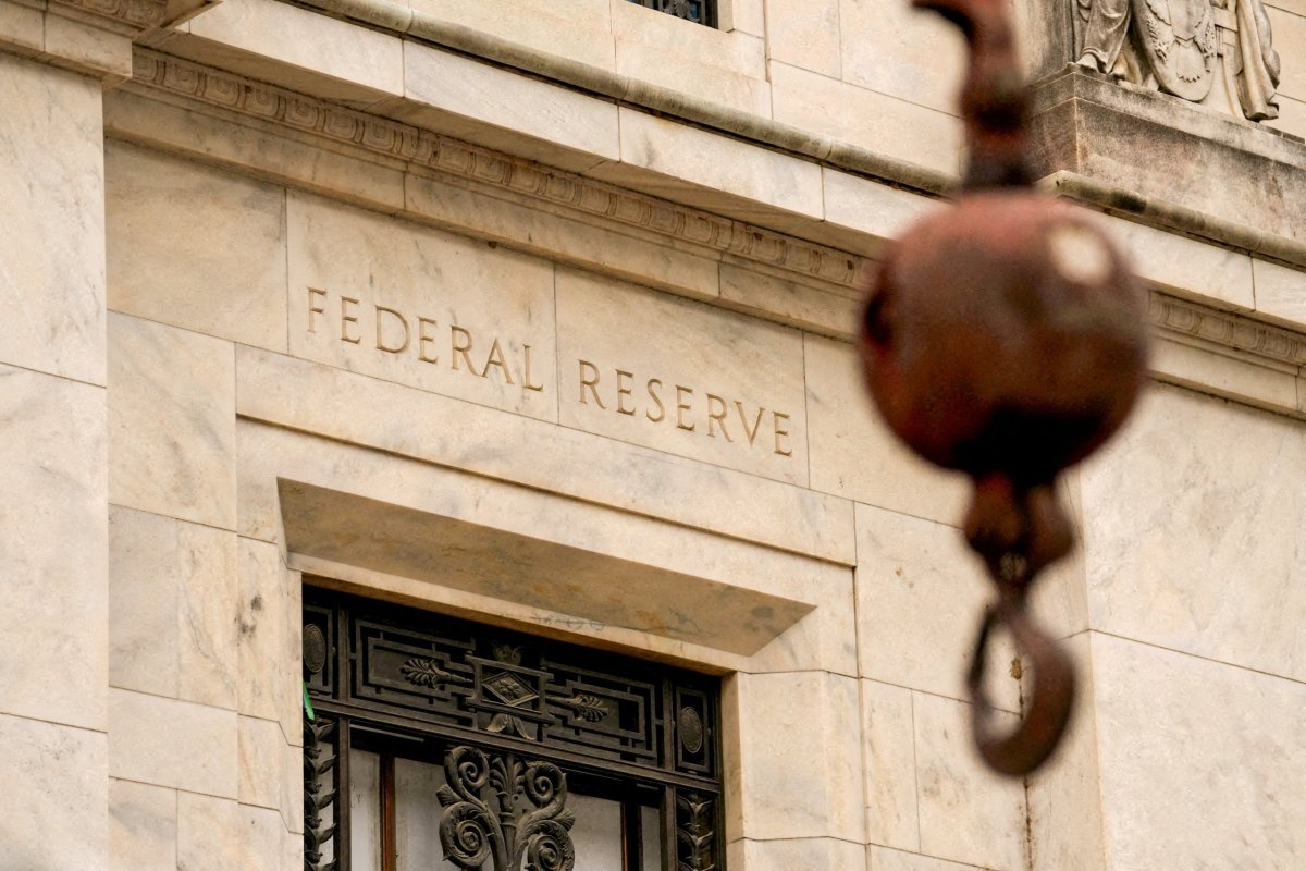 <p>Recorte de tasas, salida de Powell y guerra en Irán: lo que le espera a la Fed este 2026</p>