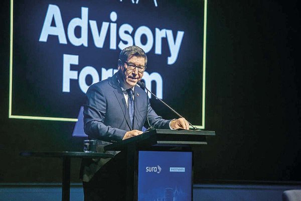 Biministro Mas: "La recuperación de Chile no ocurrirá por decreto ministerial, necesitamos que el mundo empresarial pase a la ofensiva"