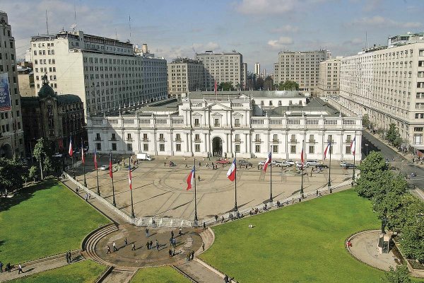 <p>Oficio de Dipres reitera límites a sueldos de asesores estratégicos de ministerios y establece procedimientos para su contratación</p>