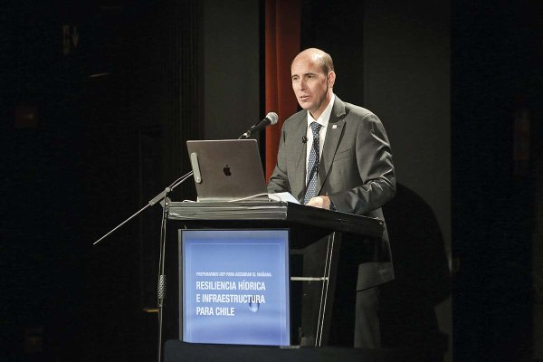 MOP evalúa ampliar mecanismo de concesiones a edificaciones públicas y estructuras de seguridad