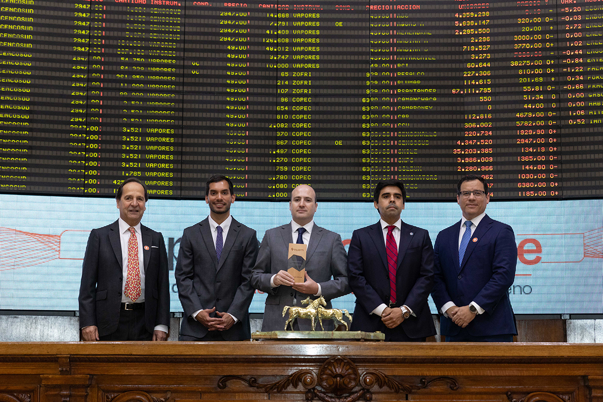 <p>El equipo de finanzas de Los Héroes recibió el premio Impulso Sostenible.</p>